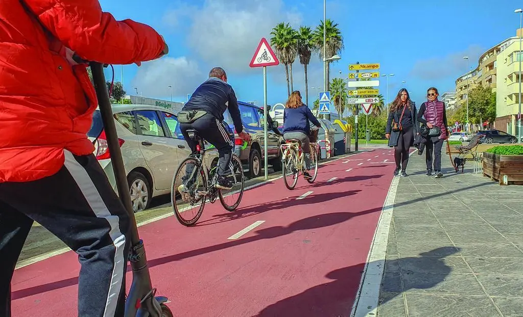  Ciclistas por el carril bici de Jerez. - Viva 