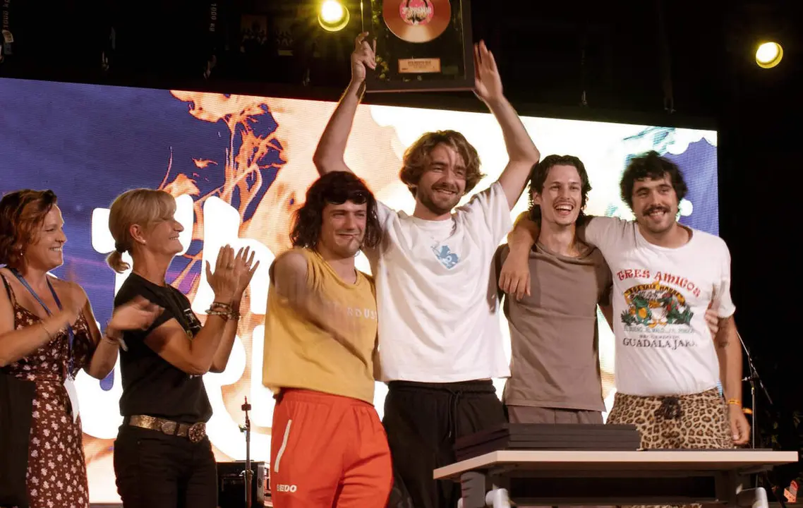  Los integrantes de 'Mientras las abejas duermen', vencedores del certamen '6 grupos 6. | Viva Jerez. 