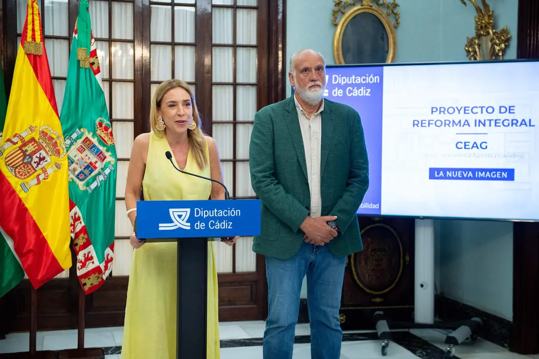  La presidenta de la Diputaci&oacute;n y el diputado Javier Vidal en la presentaci&oacute;n del Proyecto de Reforma Integral del CEAG. | dipucadiz.es 