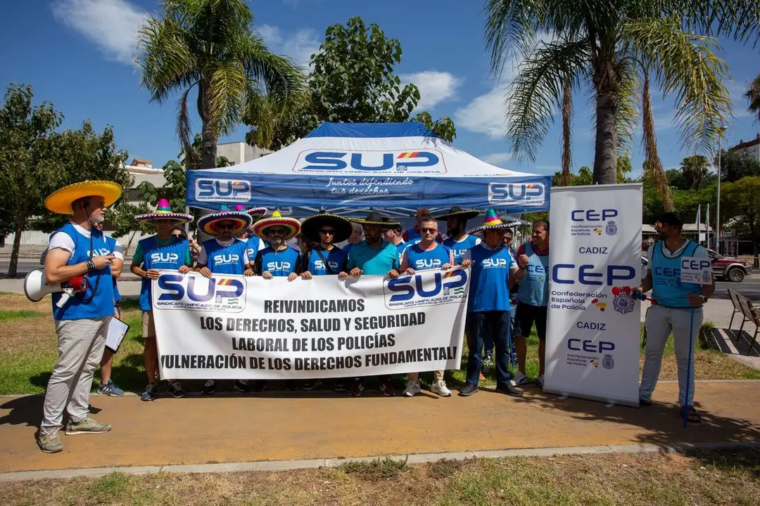  Concentraci&oacute;n del SUP ante la Comisar&iacute;a de Jerez. | Kiko S&aacute;nchez. 