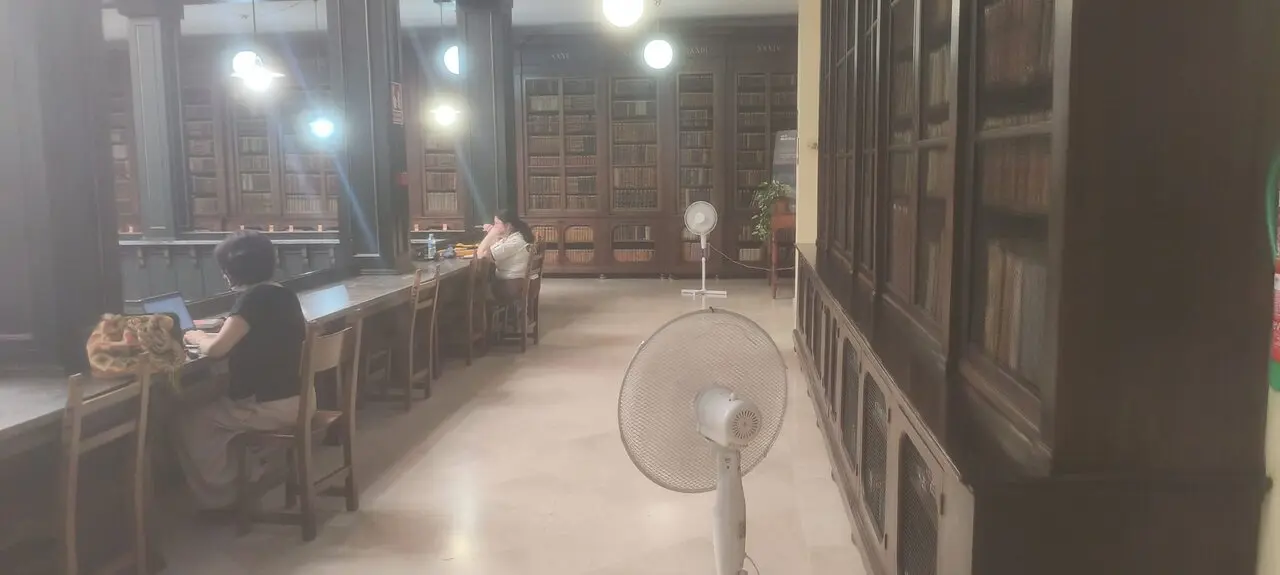  Ventiladores en los pasillos de la biblioteca municipal. | UGT 