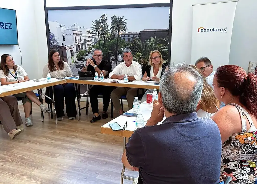 El PP de Jerez de la Frontera (C&aacute;diz) mantiene una reuni&oacute;n con familias y asociaciones de personas afectadas por la modificaci&oacute;n de la conocida como Ley CUME por el Gobierno de Espa&ntilde;a | EP