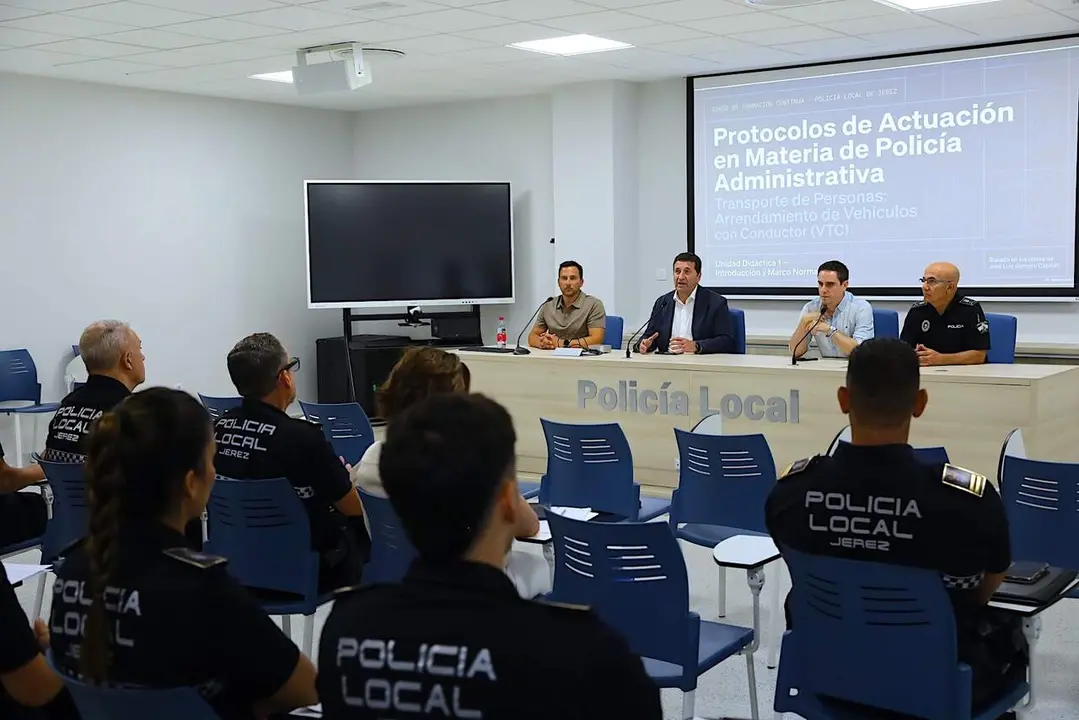  Efectivos de la Polic&iacute;a Local de Jerez, participando en un curso de formaci&oacute;n. | Viva Jerez. 