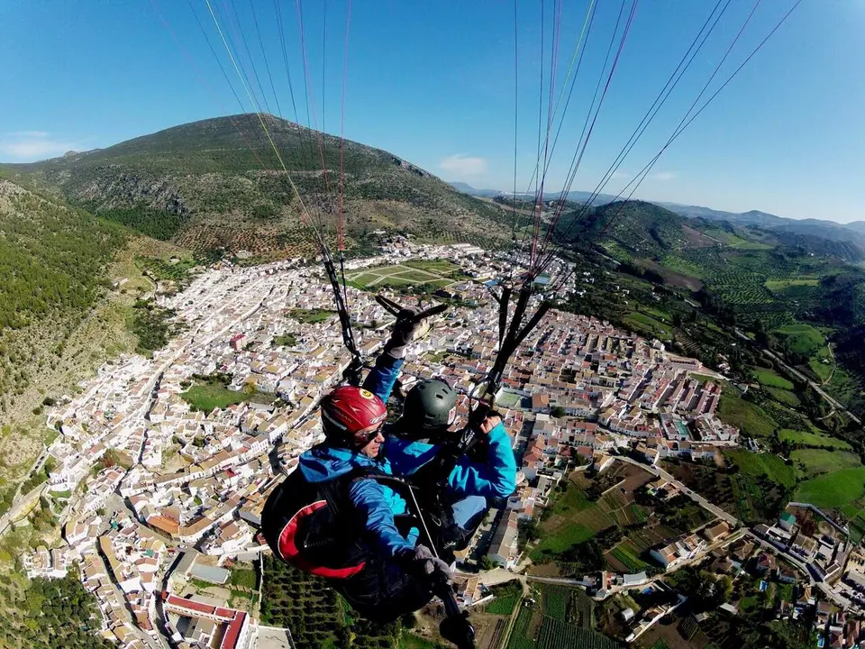  Volar sin motor sobre la Sierra de C&aacute;diz. |  Patronato de Turismo 