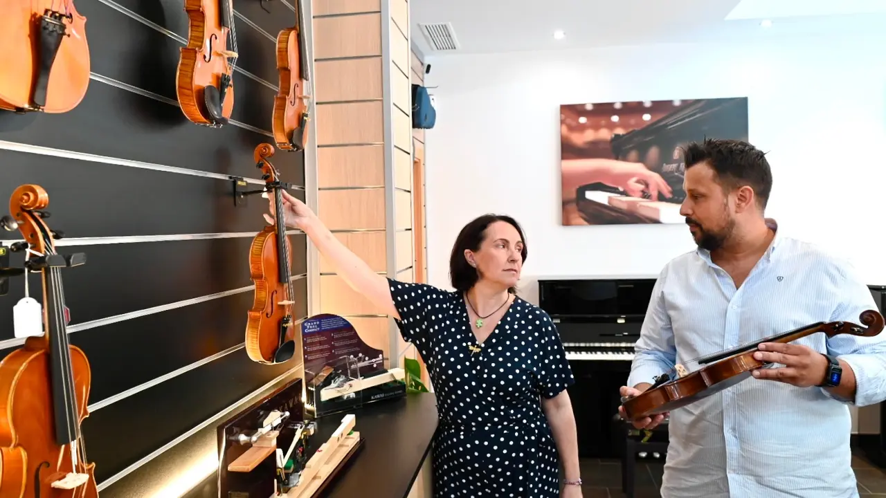 Nela Garc&iacute;a visita Prieto M&uacute;sica | Ayuntamiento de Jerez