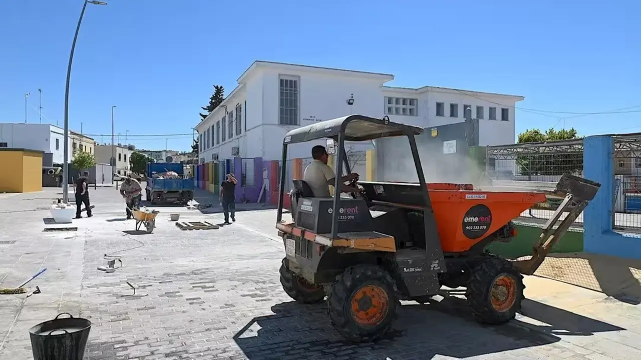 Obras en el entorno del Mercado de Federico Mayo. | Europa Press.