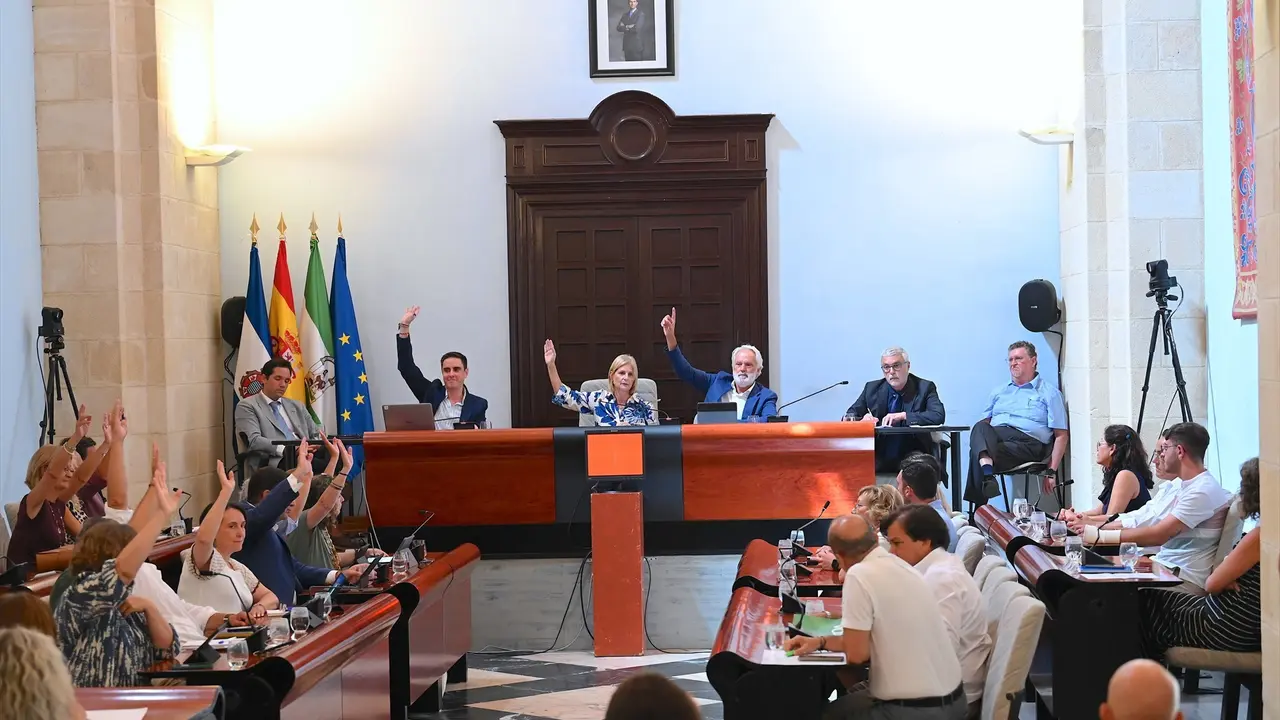 La alcaldesa de Jerez, Mar&iacute;a Jos&eacute; Garc&iacute;a-Pelayo, presidiendo el pleno donde se ha votado la aprobaci&oacute;n del presupuesto para 2025
- AYUNTAMIENTO DE JEREZ