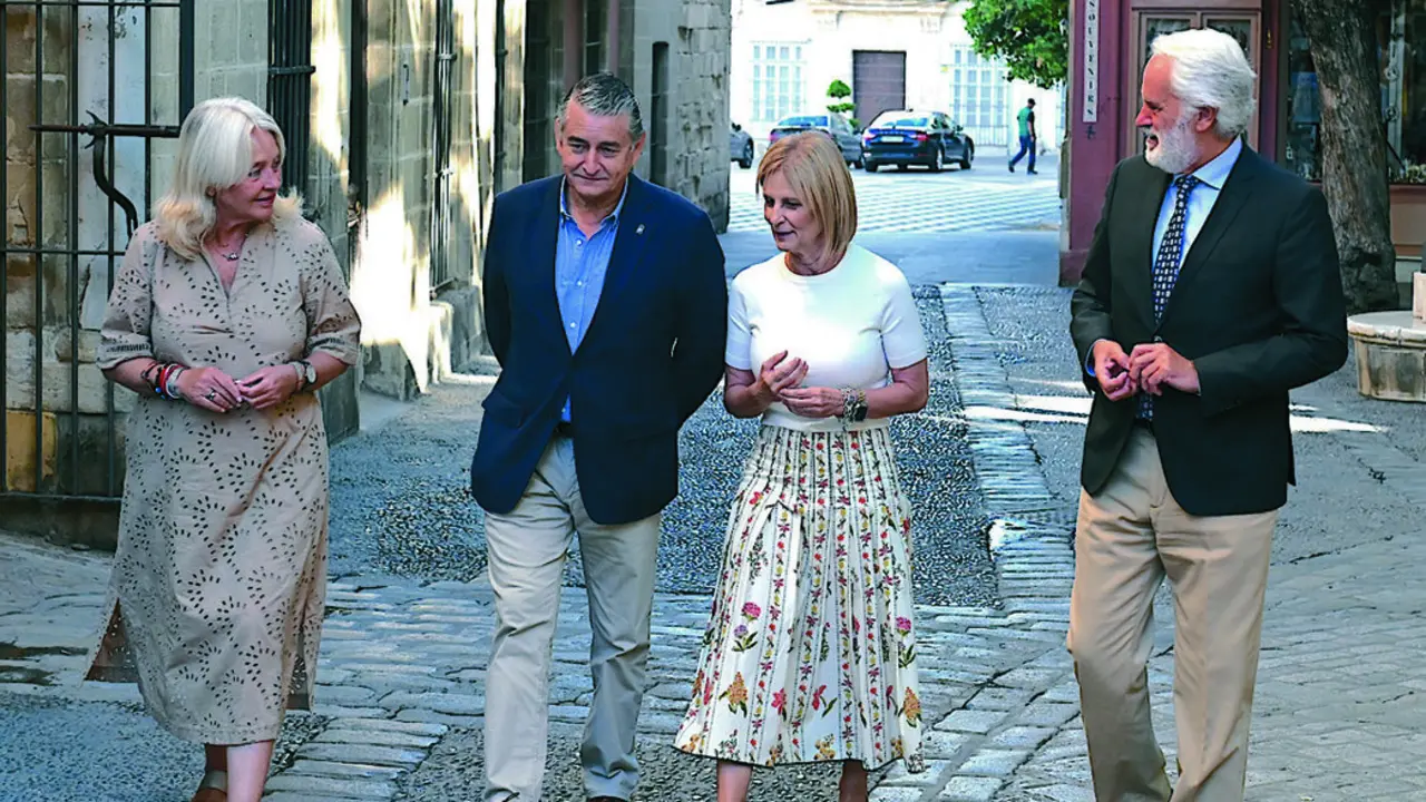  El consejero a su llegada al Ayuntamiento de Jerez. | jerez.es 