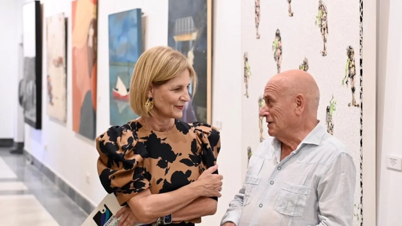  La alcaldesa en su visita al Certamen de Pintura. | jerez.es 