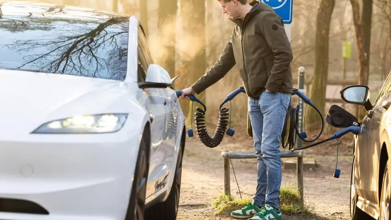 Un coche el&eacute;ctrico | EP