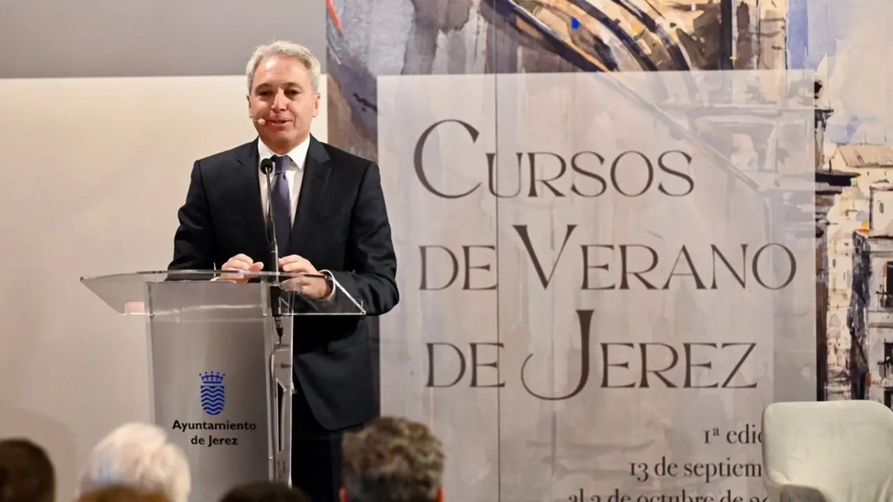  Vicente Vall&eacute;s durante su conferencia en los cursos de verano de Jerez. | jerez.es 