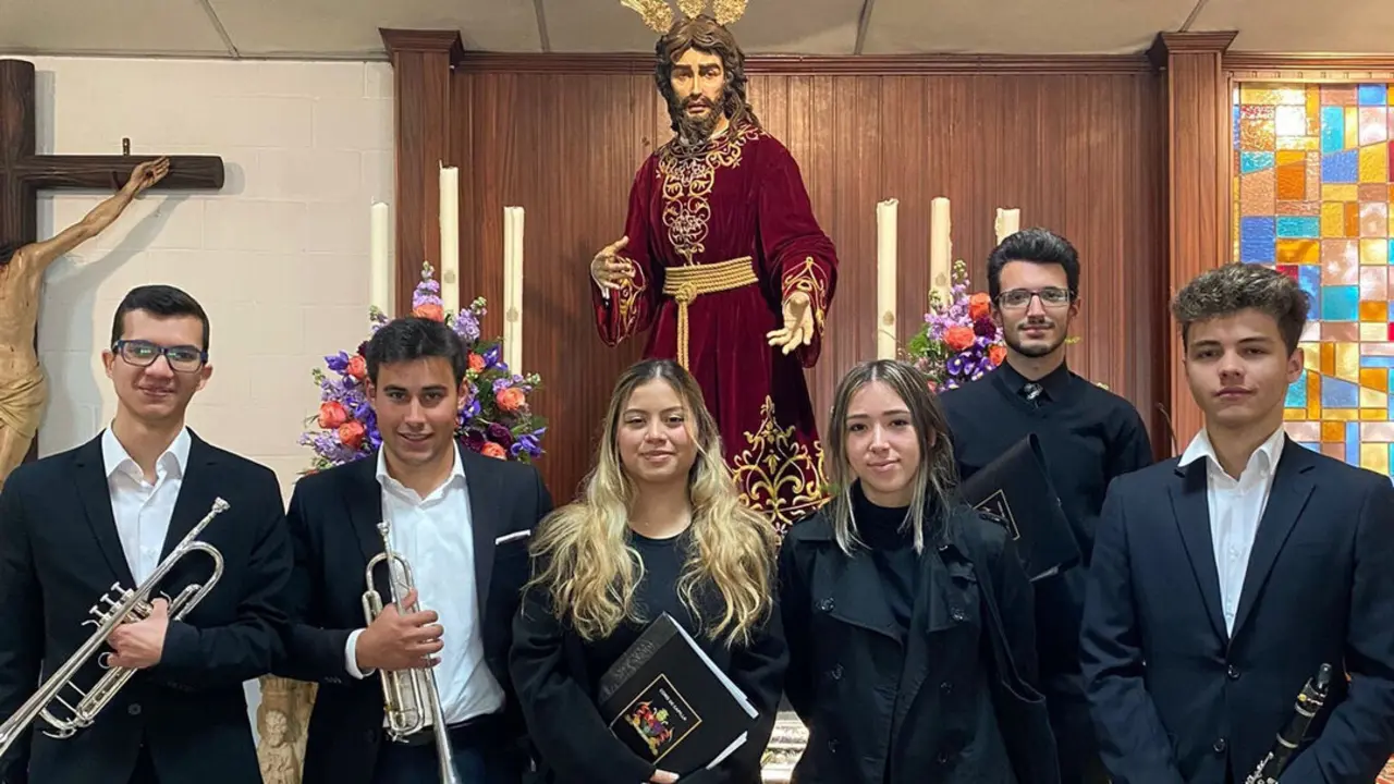  Laura Mu&ntilde;oz, a la derecha, junto a sus compa&ntilde;eros del Coro. | Coro Juan Pablo II FB 