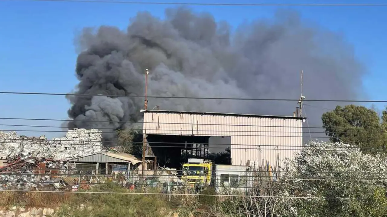  Incendio de la chatarrer&iacute;a del Portal. | Bomberos. 