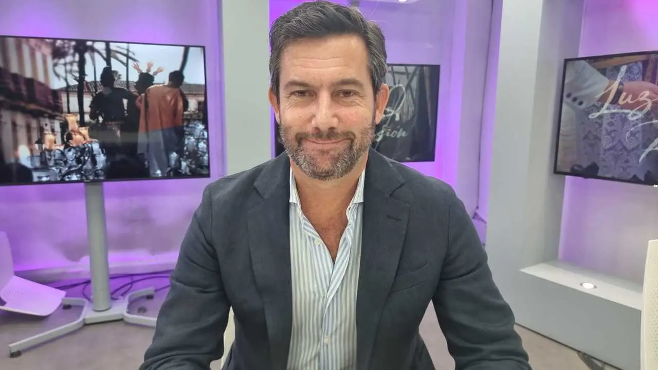  Francisco Garc&iacute;a-Figueras, en el plat&oacute; de 'Luz de Pasi&oacute;n', en 7 TV Jerez. | Viva Jerez. 