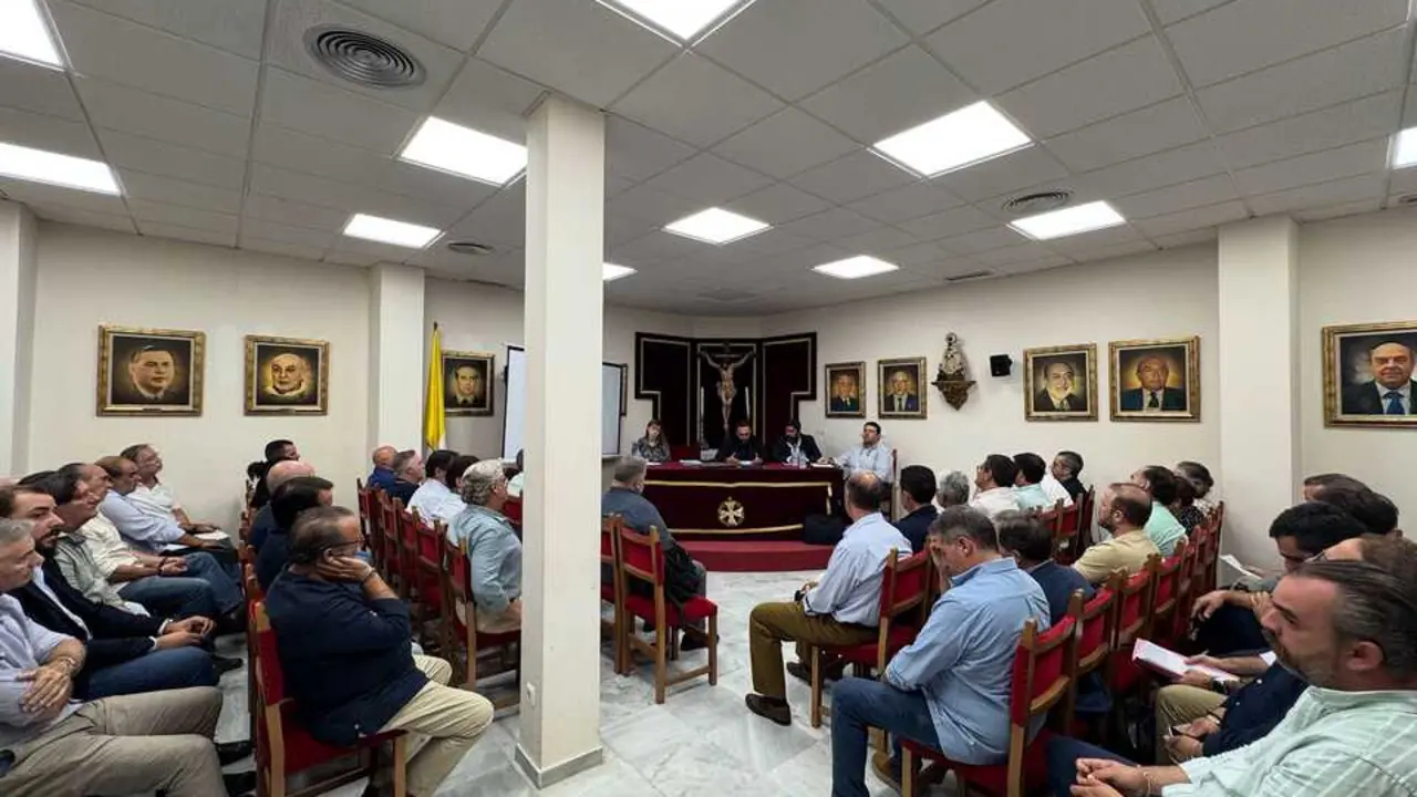  Pleno de hermanos mayores. | Viva Jerez. 