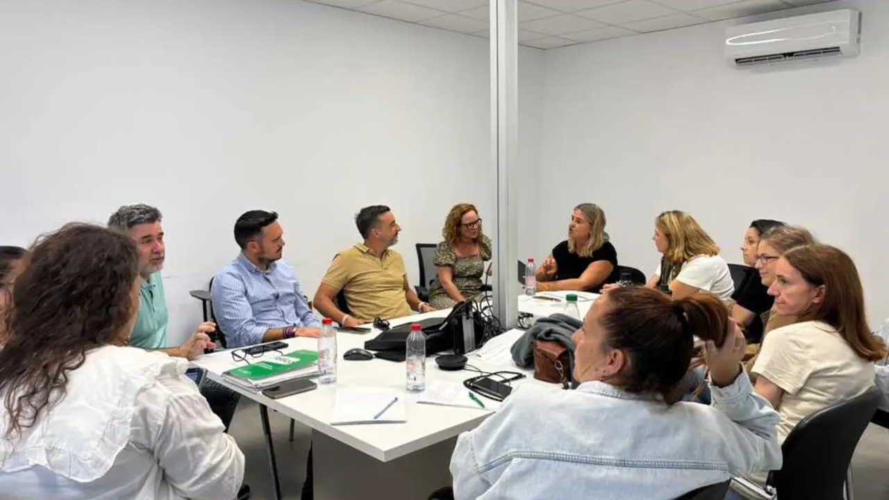  Reuni&oacute;n del PSOE con los representantes de la plantilla de The Phone House en Jerez. |  PSOE 