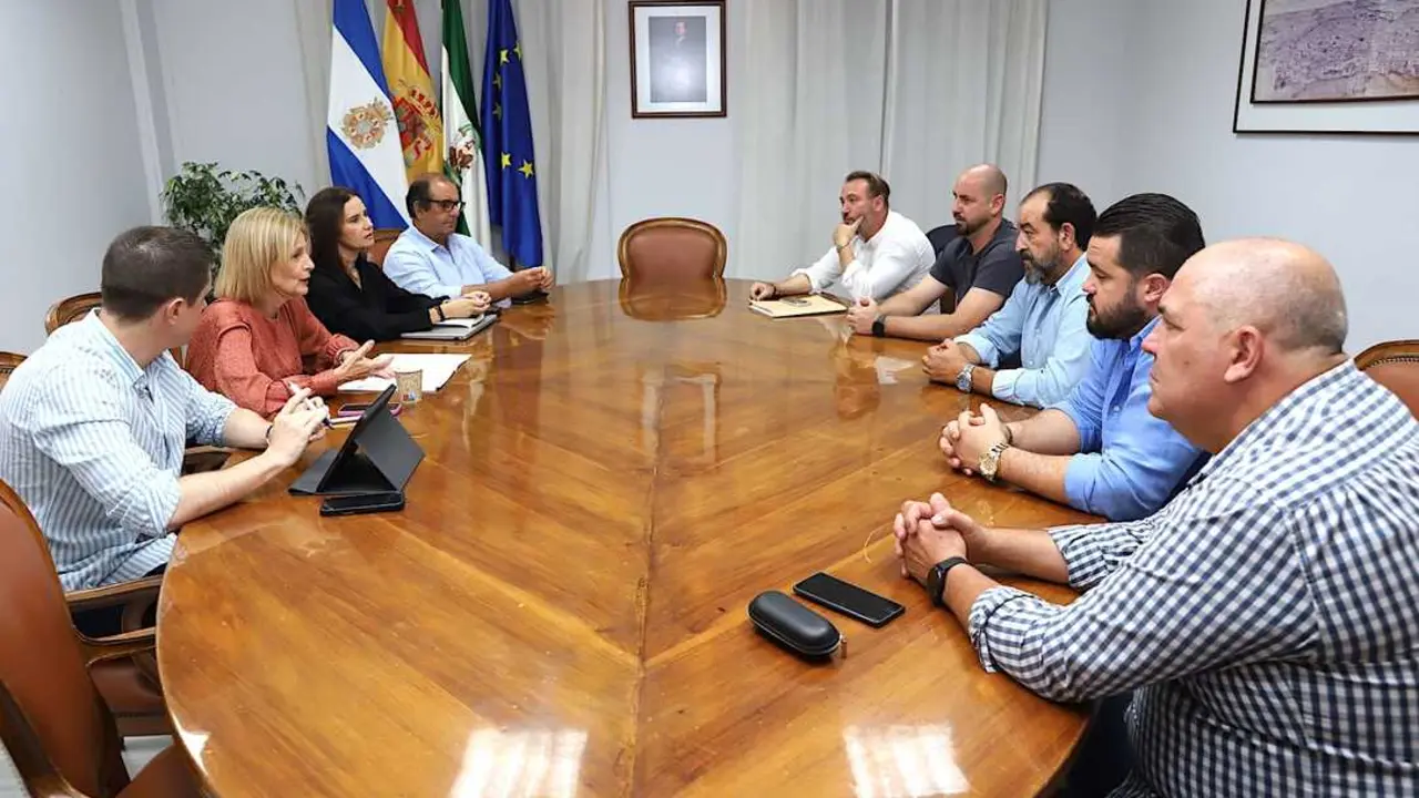  Reuni&oacute;n de la alcaldesa con el comit&eacute; de Parques y Jardines. |  jerez.es 