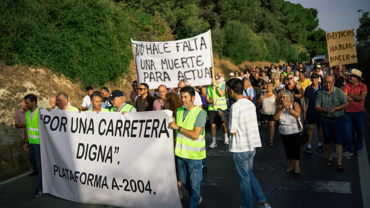  Imagen de la manifestaci&oacute;n en la A-2004 de hace unas semanas. | Miguel Angel Juquera 