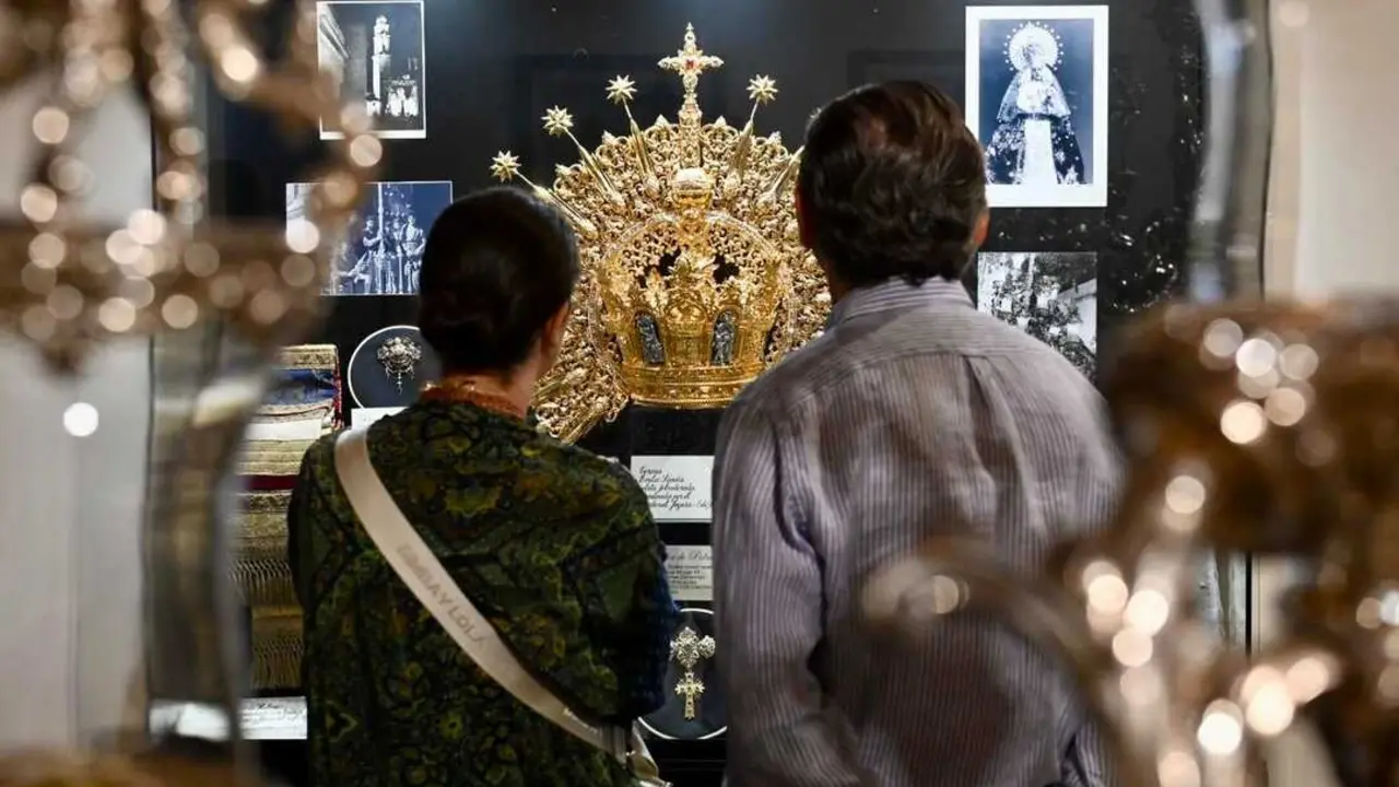  Exposici&oacute;n conmemorativa del 225 aniversario de la actual imagen de la Virgen de la Soledad, en los Claustros. | Viva Jerez. 