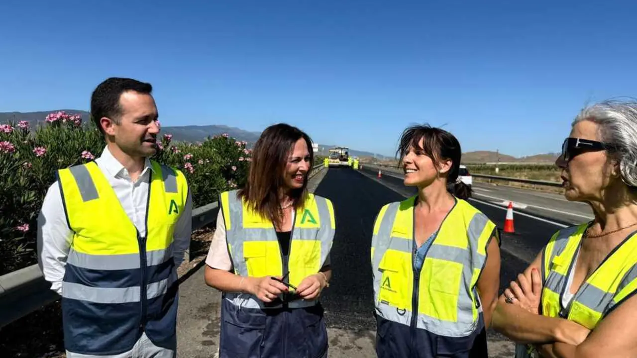  La consejera Roc&iacute;o D&iacute;az, en una de las carreteras donde se renovar&aacute; el firme. | Viva Jerez. 