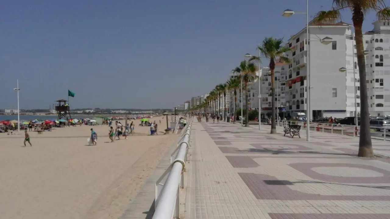  Imagen de archivo de la playa de Valdelagrana. | Viva 