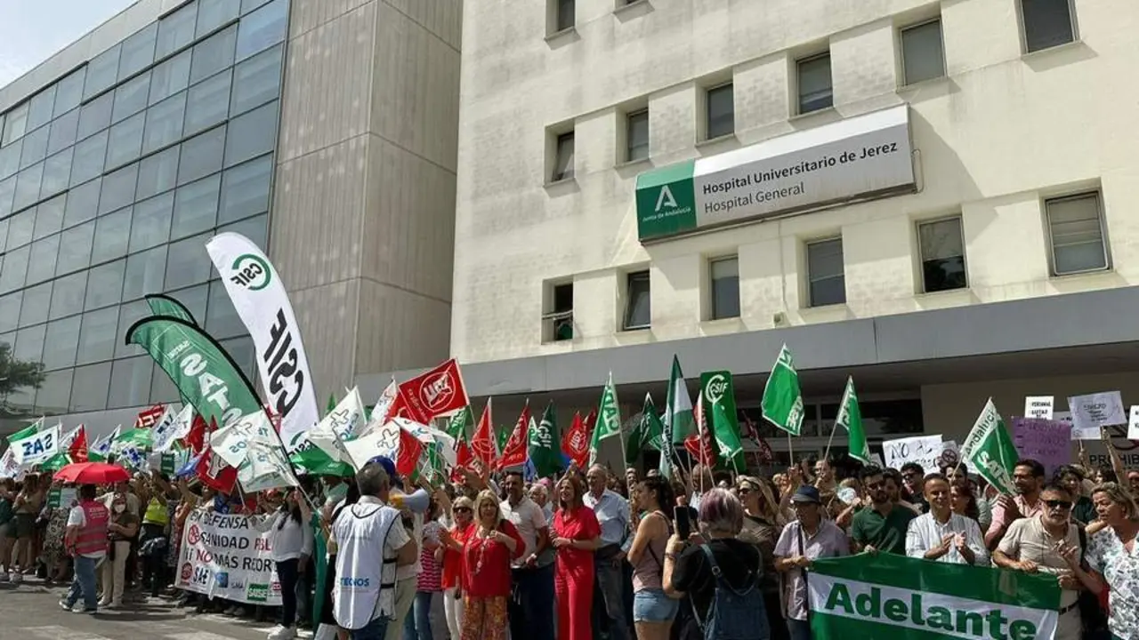  Imagen de archivo de una protesta en el hospital de Jerez. | Viva 