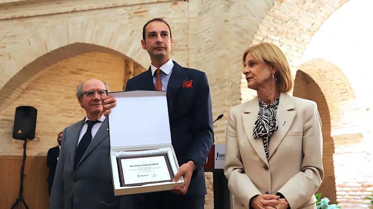  Antonio Gallardo tras dar lectura al Manifiesto del D&iacute;a de Flamenco. |  jerez.es 