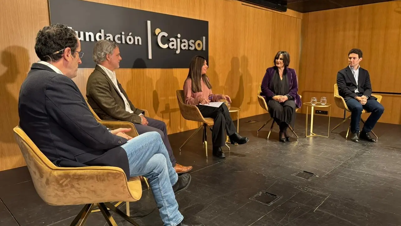  El programa se realiz&oacute; en la sede de la Fundaci&oacute;n Cajasol en Sevilla, atenta siempre como sede de encuentro en torno a la cultura. |  viva 