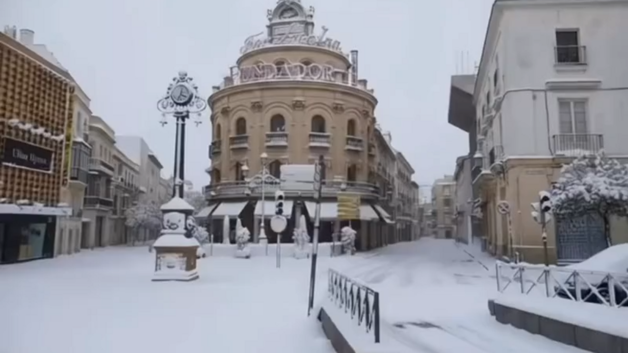 La IA recrea c&oacute;mo ser&iacute;an algunos de los escenarios m&aacute;s emblem&aacute;ticos de Jerez bajo la nieve