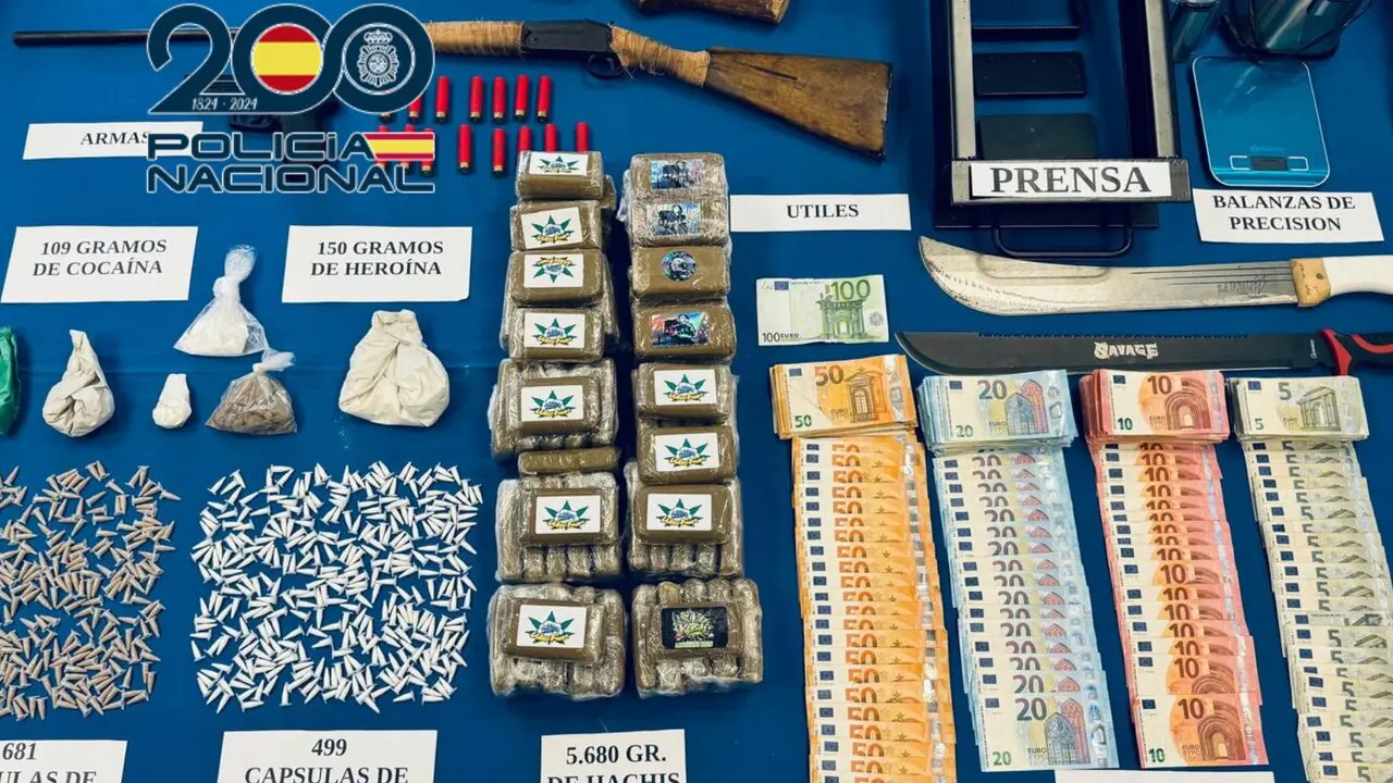  Imageb de la droga,  el dinero y las armas incautadas. |  Polic&iacute;a 
