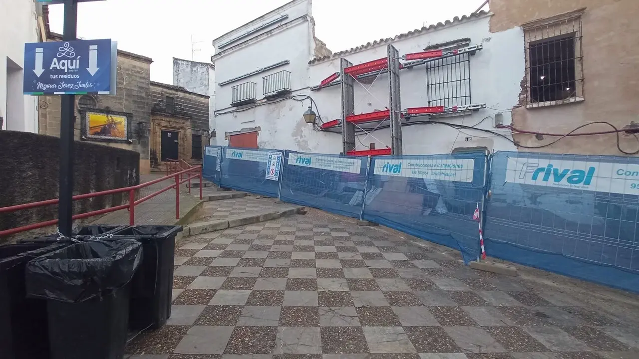  Estado actual de la plaza de San Lucas, por donde ser&iacute;a inviable el tr&aacute;nsito de la Hermandad de las Tres Ca&iacute;das. | F.C.A. 