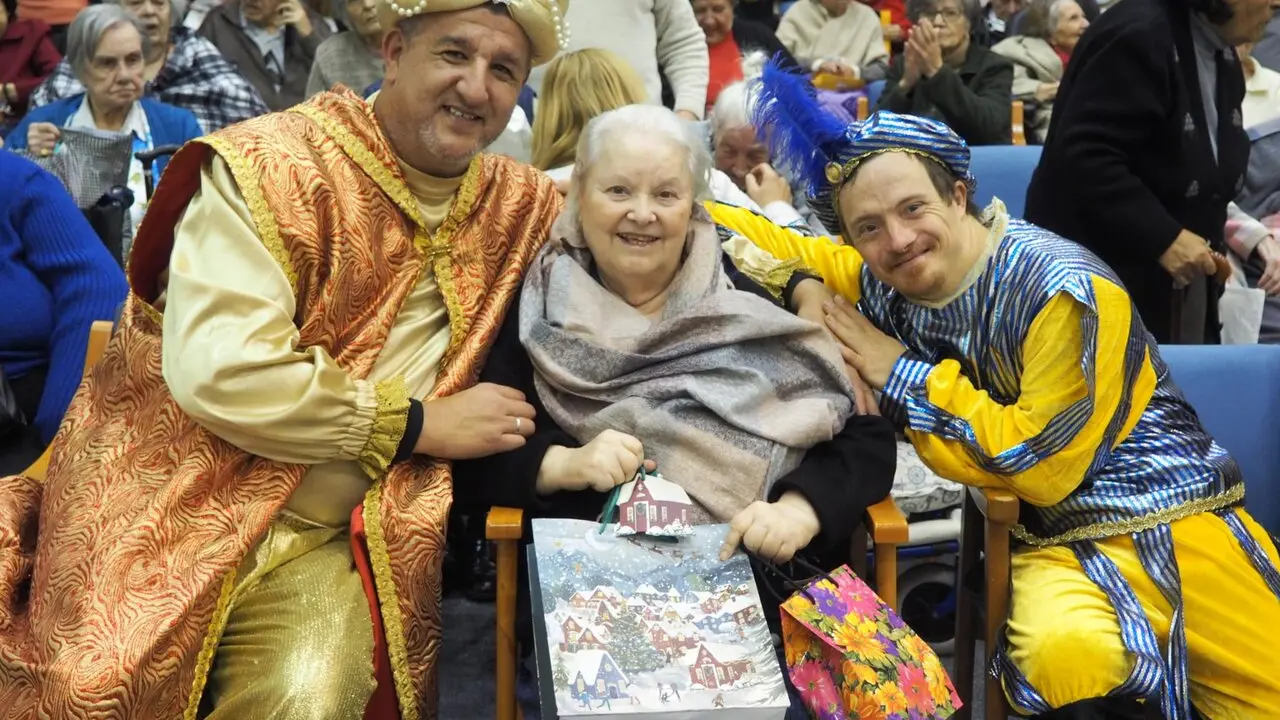  Los Reyes Magos en el centro de acogida San Jos&eacute;. | Viva 