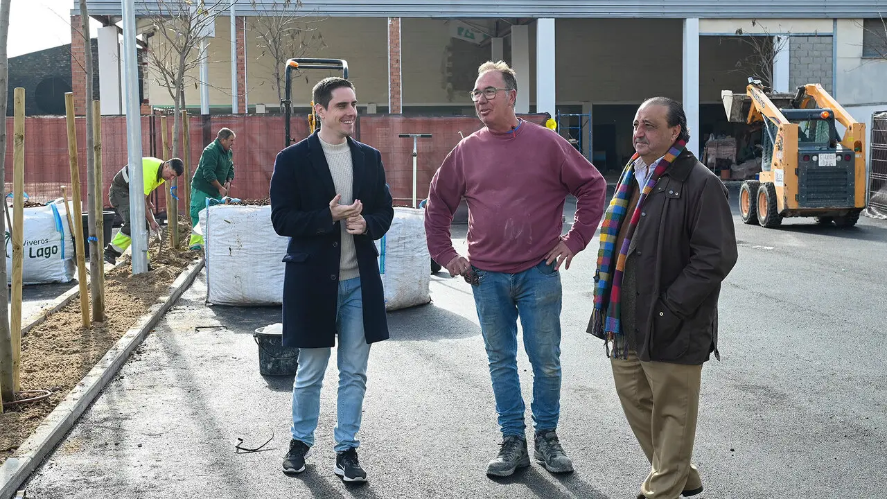  Jaime Espinar y Paco Zurita, visitando las obras del futuro aparcamiento. | Viva Jerez. 