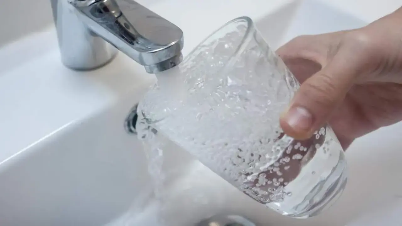 Agua de un grifo. | EP