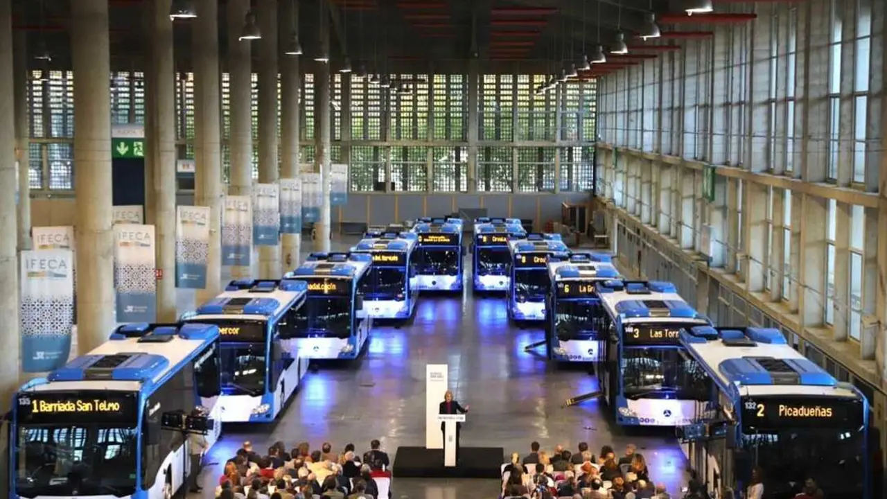  Imagen del acto de presentaci&oacute;n de los nuevos autobuses urbanos. |   jerez.es 