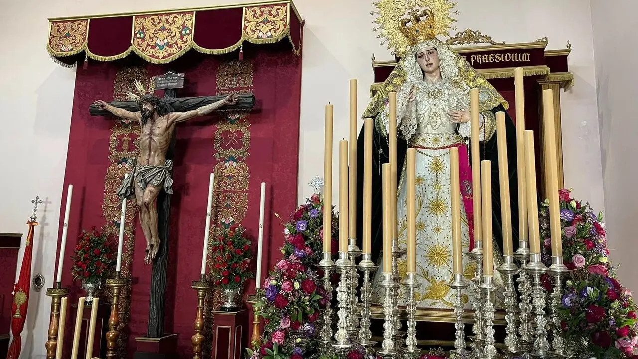  Los titulares de la Hermandad de la Sed, antes de su traslado a San Miguel. | Hermandad de la Sed. 