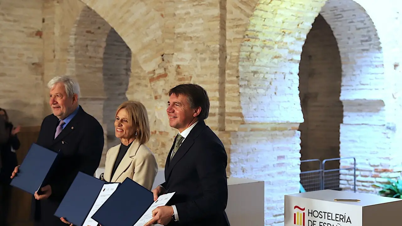  La alcaldesa tras la firma del convenio de la Capital Espa&ntilde;ola de la Gastronom&iacute;a.|  jerez.es 