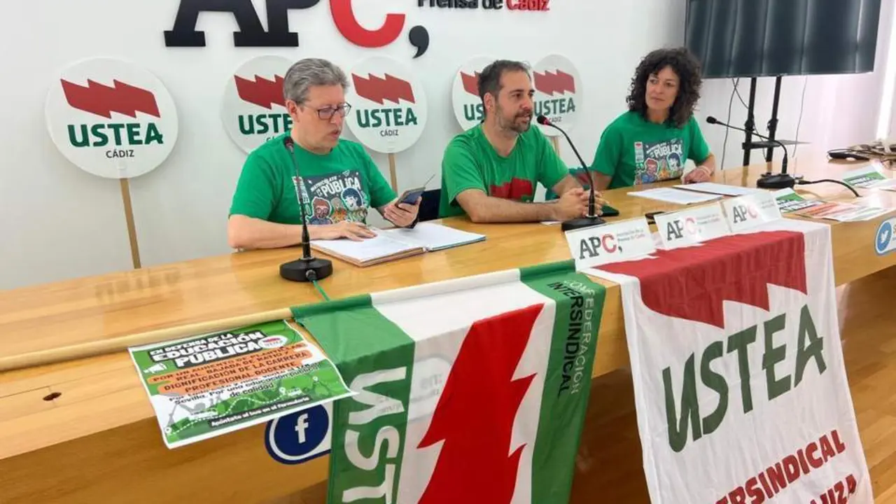  Imagen de archivo de una rueda de prensa de Ustea C&aacute;diz. | Viva 