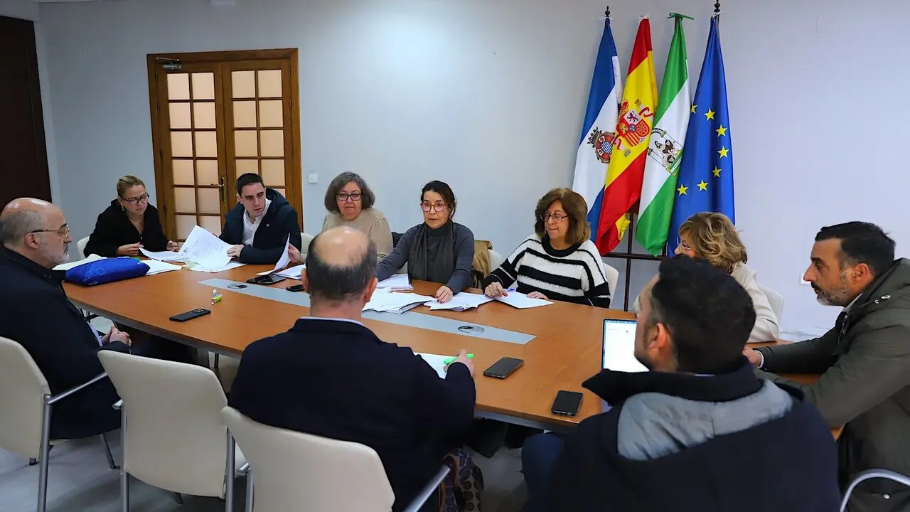  Una imagen del consejo de administraci&oacute;n de la empresa municipal Comujesa. | Viva Jerez. 