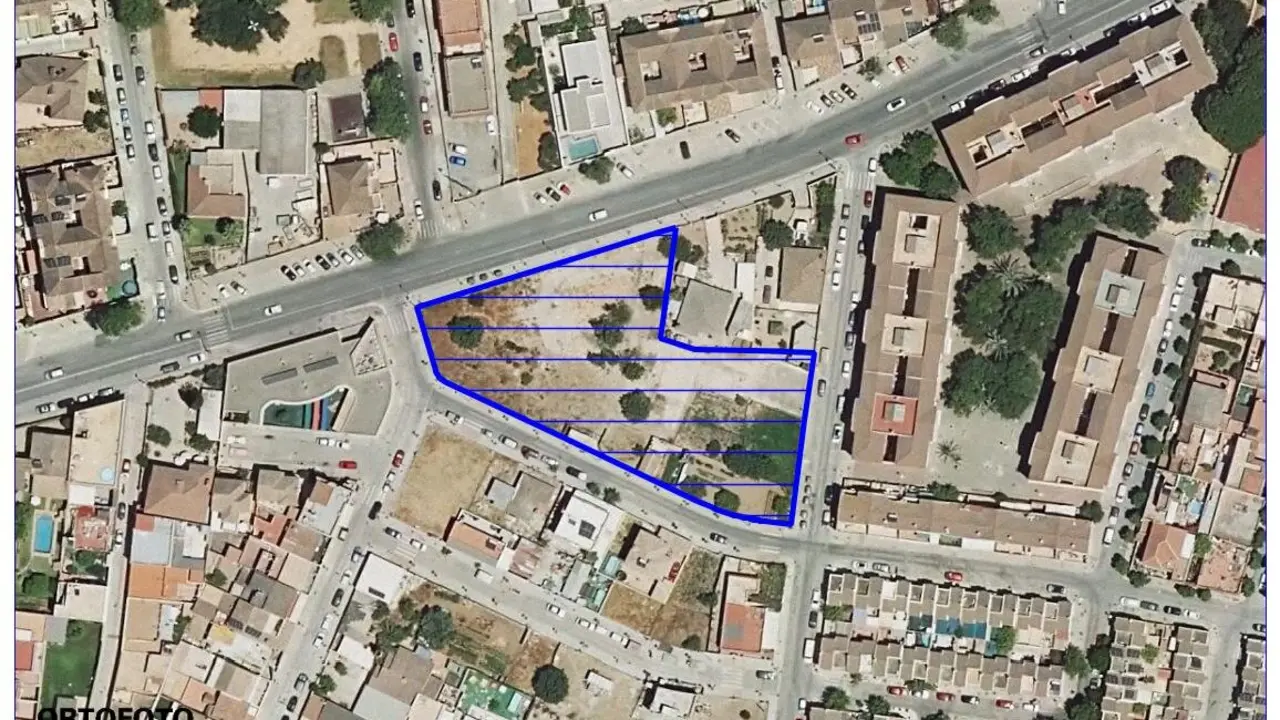  La parcela de La Milagrosa que sale a la venta. |  jerez.es 
