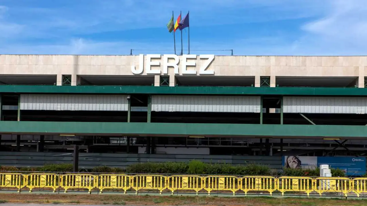  Exterior de la terminal del aeropuerto de Jerez. | EP. 
