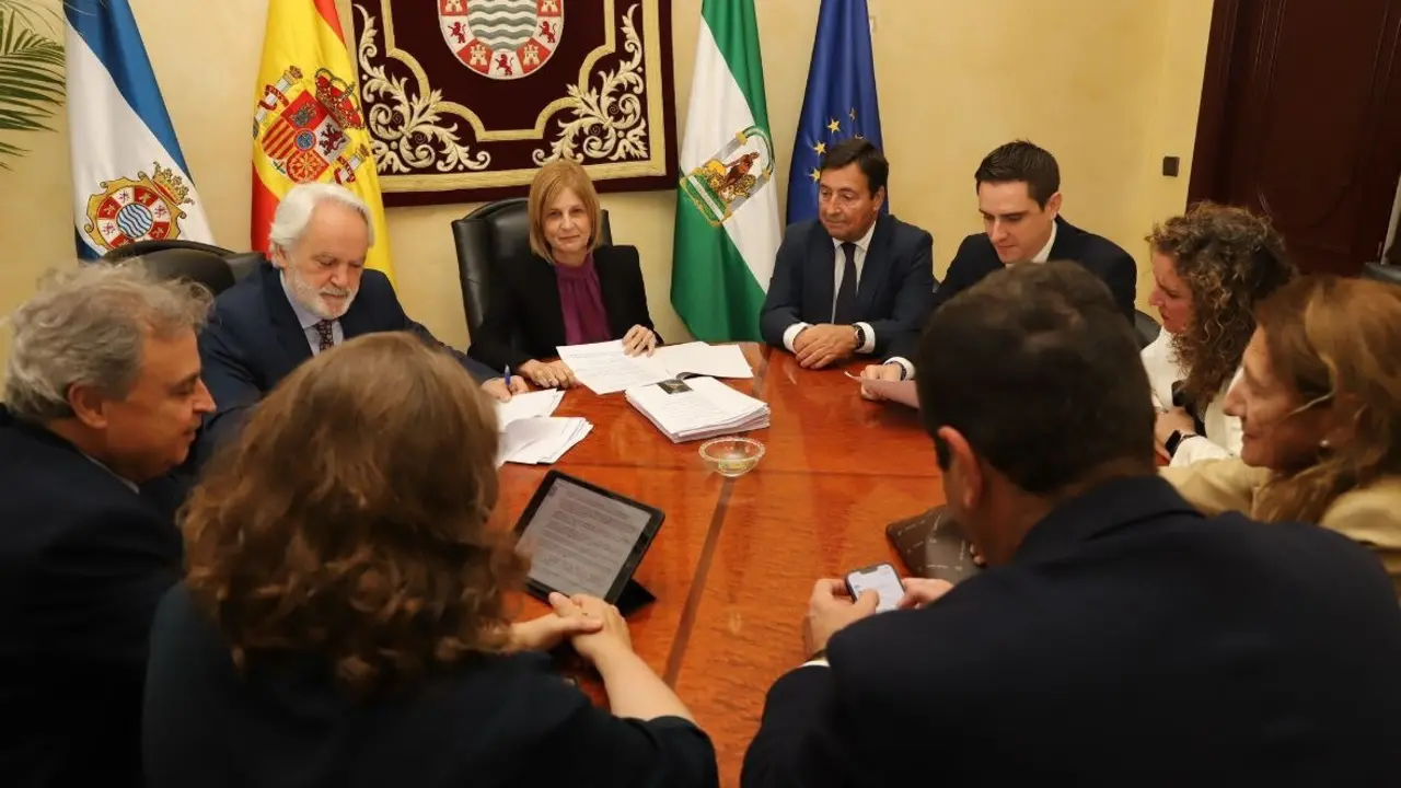  Mar&iacute;a Jos&eacute; Garc&iacute;a-Pelayo, presidiendo la reuni&oacute;n de la Junta de Gobierno Local del Ayuntamiento de Jerez. | Viva Jerez. 