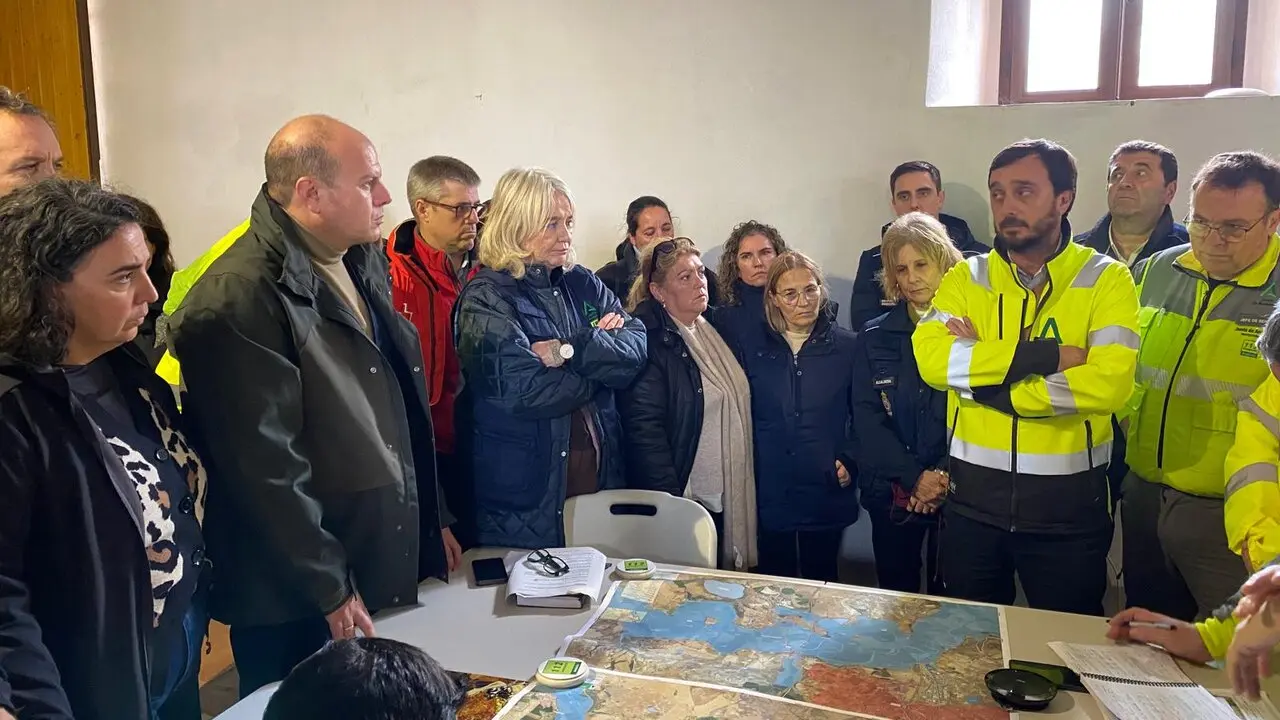  Los representantes de las administraciones, en el Puesto de Mando Avanzado (PMA) de La Cartuja. | Viva Jerez. 