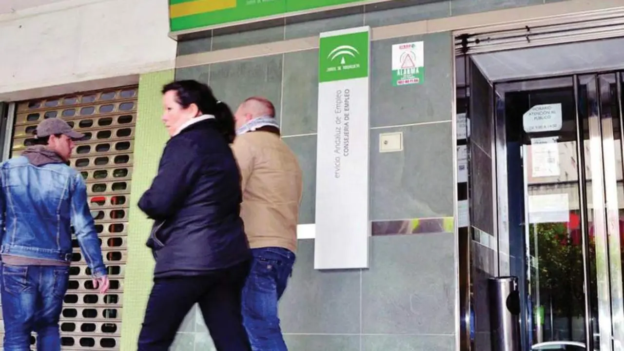  Exterior de las dependencias del SAE de Diego Fern&aacute;ndez Herrera. | Viva Jerez. 