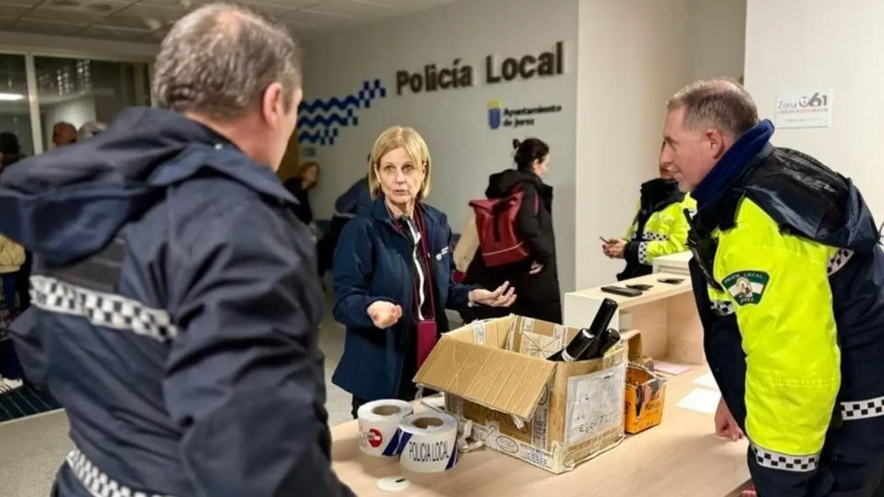  Mar&iacute;a Jos&eacute; Garc&iacute;a-Pelayo, en la Jefatura de la Polic&iacute;a Local, donde se ha instalado el Puesto de Mando Avanzado. | Viva Jerez. 