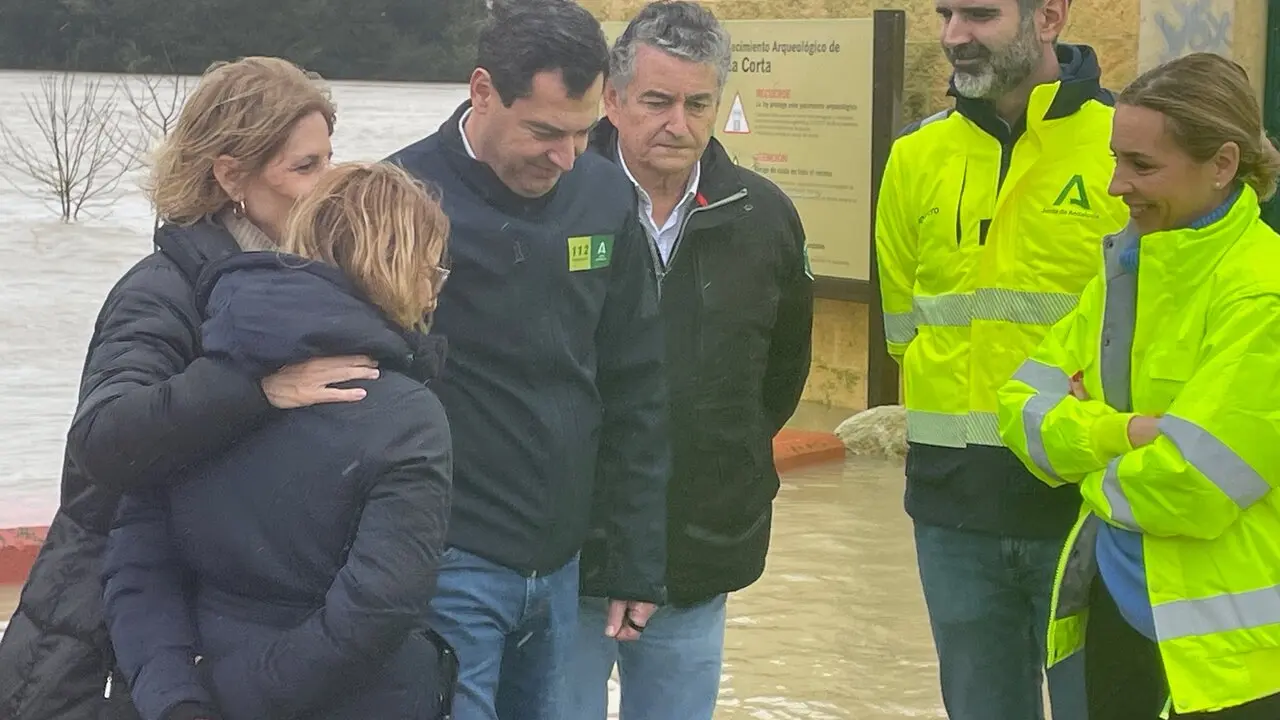  Juanma Moreno durante su visita ayer a Jerez. |  Jim&eacute;nez 