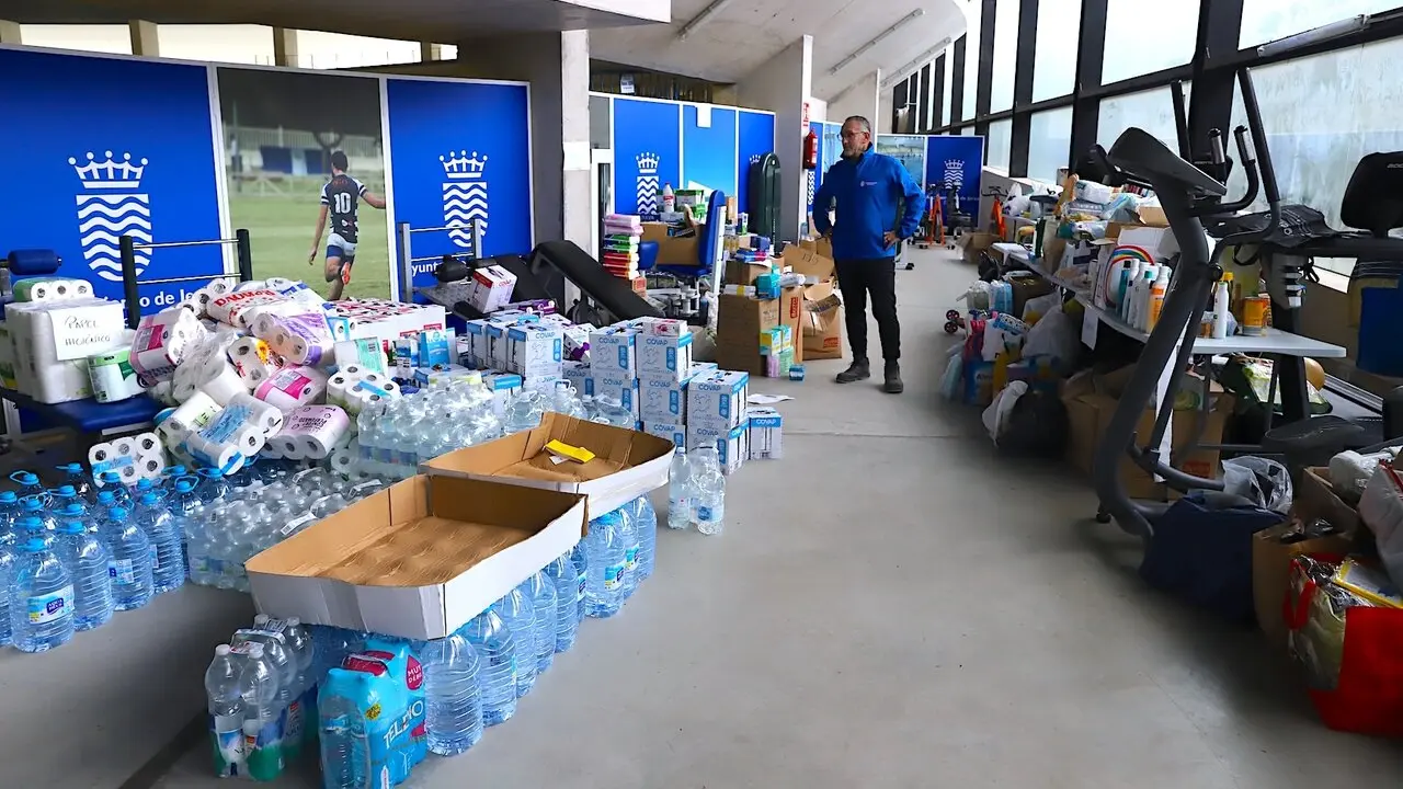  Tom&aacute;s Sampalo en Chap&iacute;n durante la distribuci&oacute;n de los recursos para las familias atendidas. |  jerez.es 