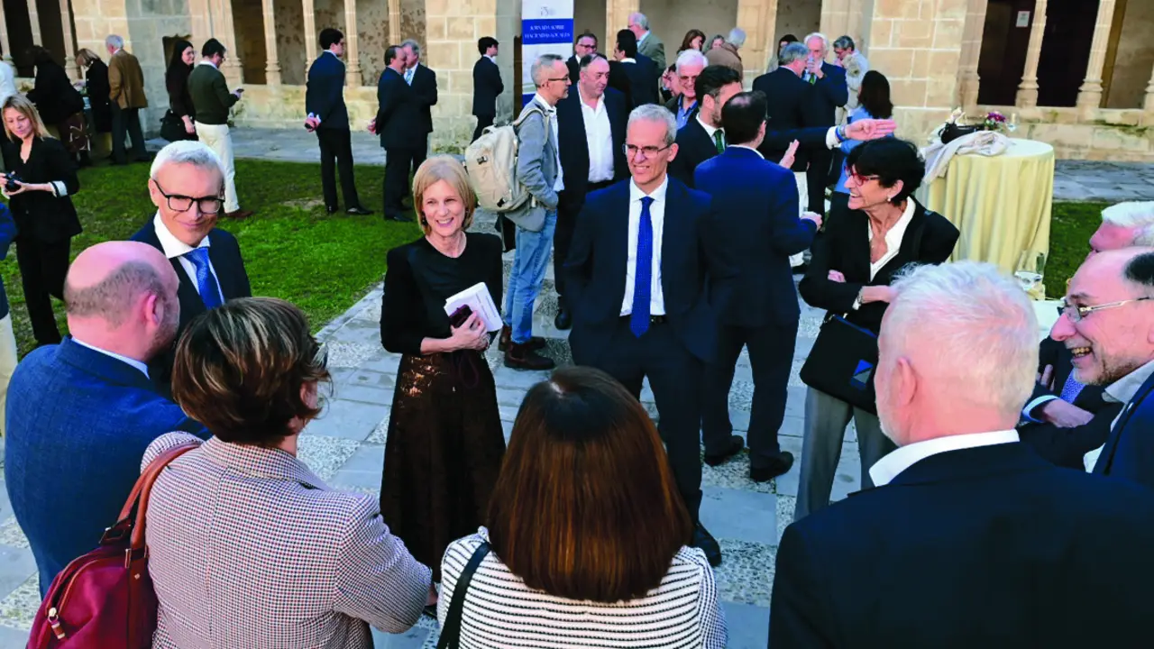 La alcaldesa de Jerez, en calidad de presidenta de la FEMP, ayer en la recepci&oacute;n a los asistentes. | FEMP 