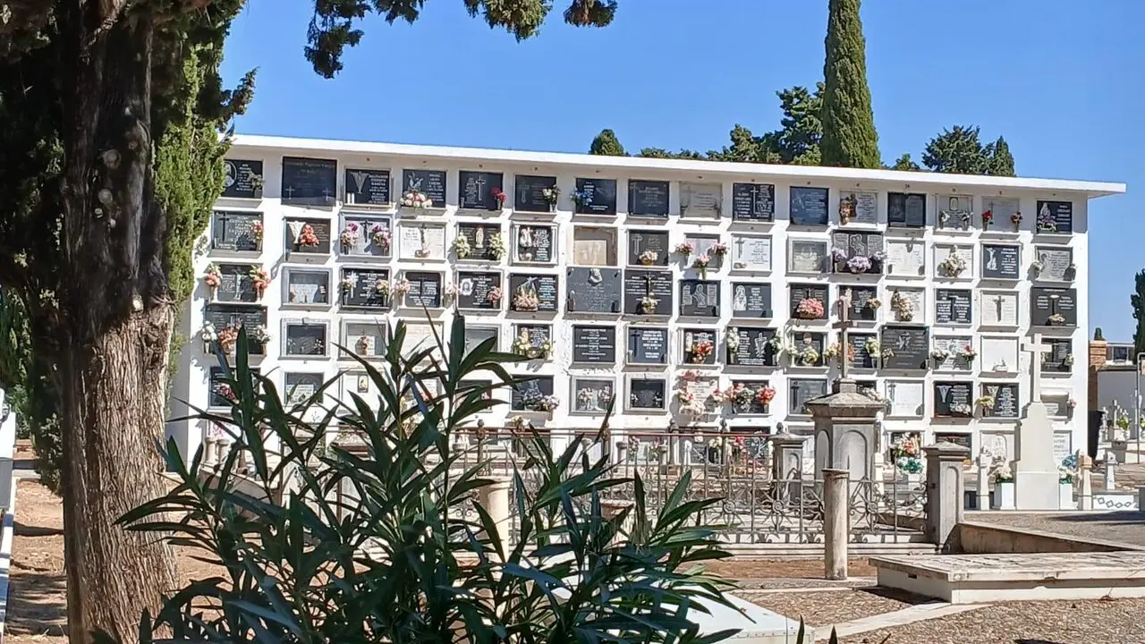  Imagen del interior del cementerio de Jerez de la Frontera - Viva 