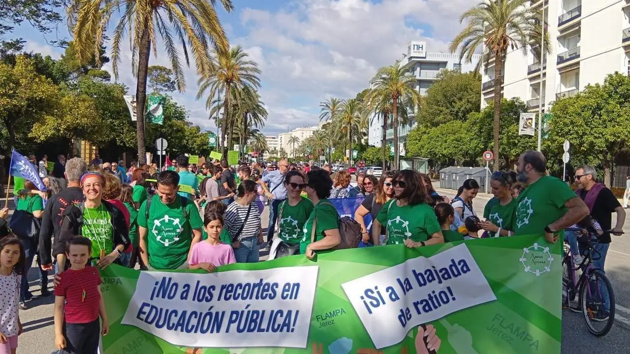  Una manifestaci&oacute;n respaldada por Marea Verde Jerez. - Flampa Jerez 